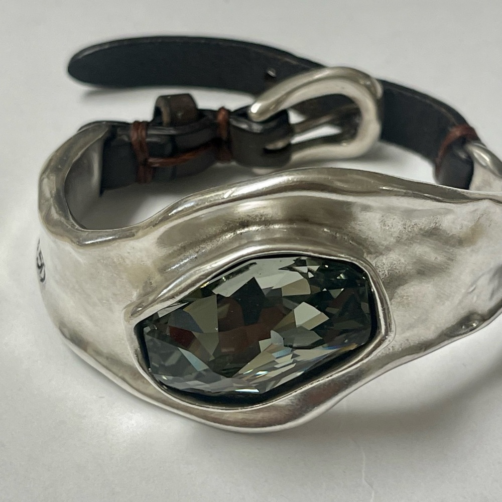 Uno de 50 Smoky Swarovski Crystal "Awesome" Statement Bracelet - Picture 3 of 10
